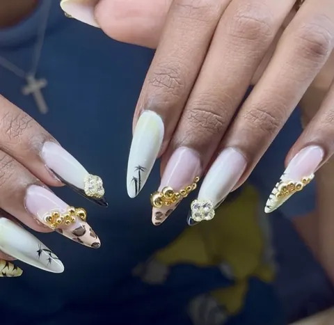 Stiletto léopard avec perles dorées et bambou peint