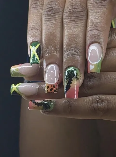 Pose colorée avec dégradé et décors appliqués à la main